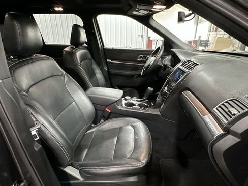 Used 2019 Ford Explorer Limited w/ Class III Trailer Tow Package AWD/4WD image 31