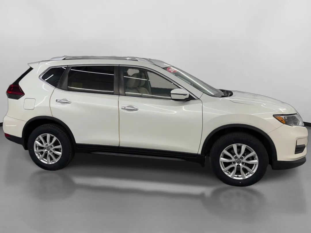 Used 2018 Nissan Rogue SV AWD/4WD image 11