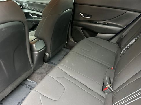 Used 2021 Hyundai Elantra SEL w/ Convenience Package image 4