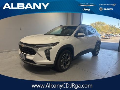 Used 2024 Chevrolet Trax LT image 1