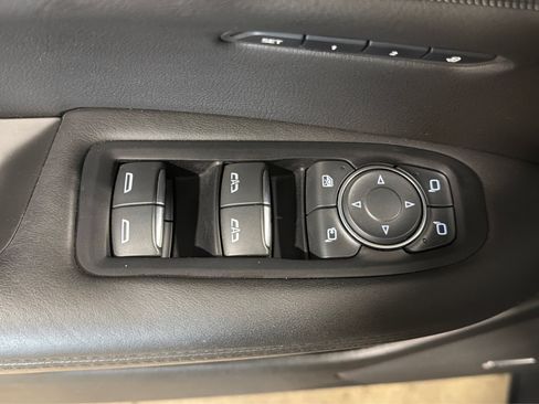Used 2019 Cadillac XT5 Platinum AWD/4WD image 17