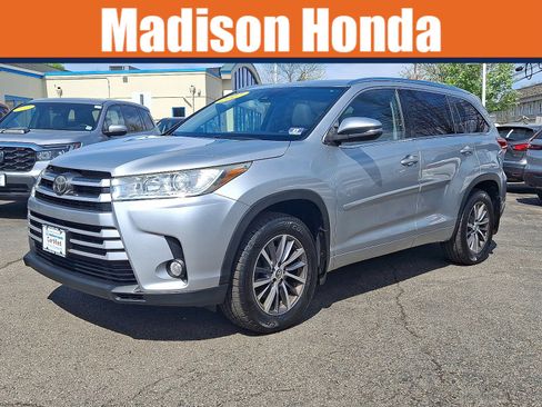 Used 2017 Toyota Highlander XLE w/ Protection Package #3 AWD/4WD image 1