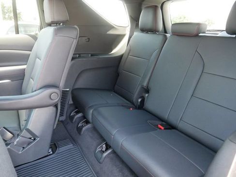 Used 2025 Chevrolet Traverse Z71 w/ Driver Confidence Package AWD/4WD image 18