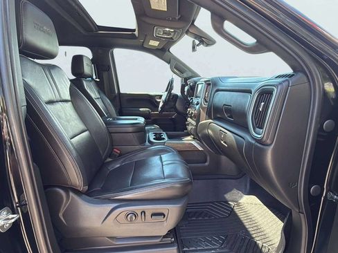 Used 2020 Chevrolet Silverado 2500 High Country w/ Technology Package AWD/4WD image 16