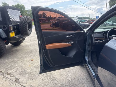 Used 2020 Cadillac XT4 Premium Luxury FWD image 8
