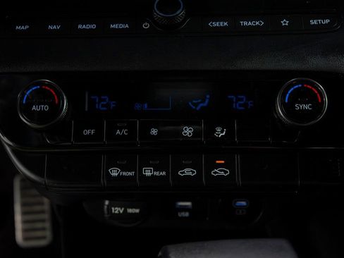 Used 2025 Hyundai Elantra SEL image 26