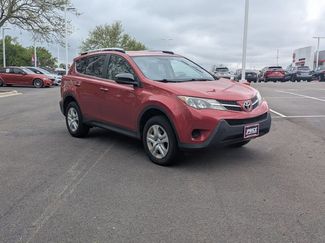 Used 2015 Toyota RAV4 LE FWD video 3