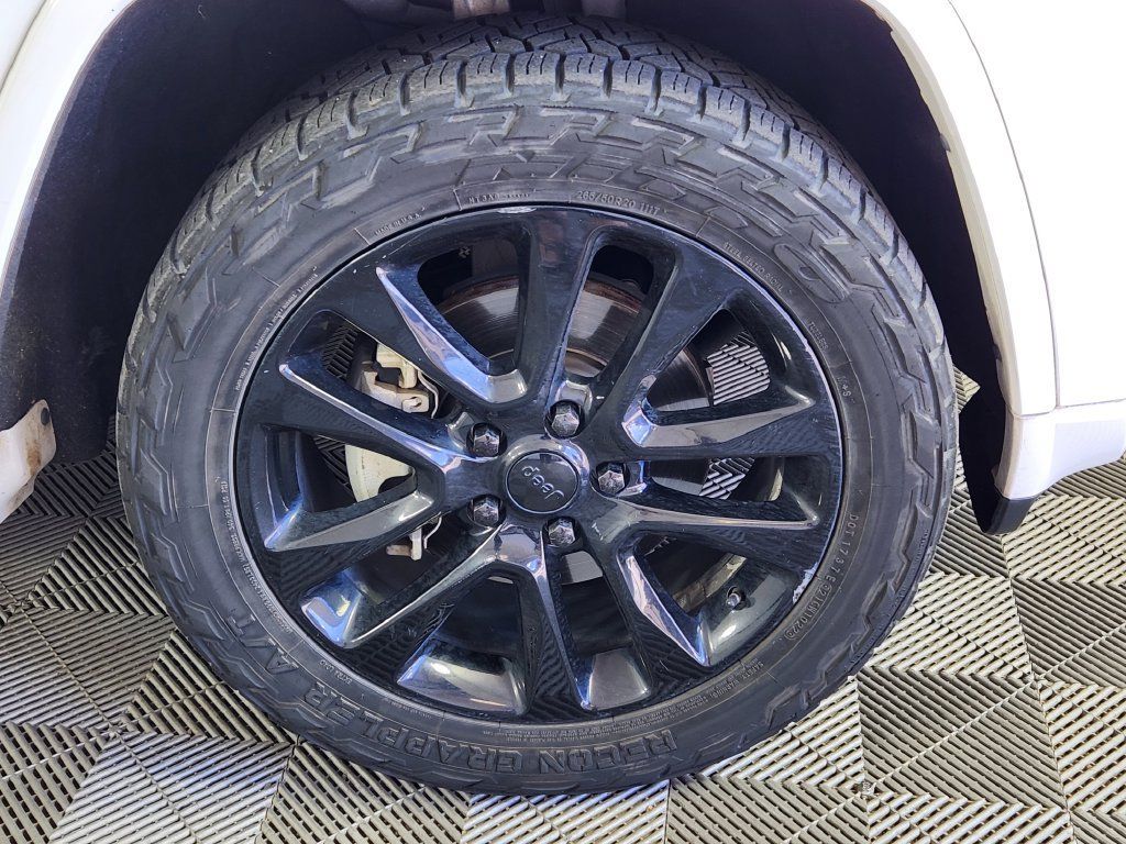 Used 2017 Jeep Grand Cherokee Altitude AWD/4WD image 9