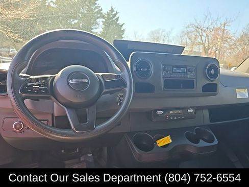 Used 2020 Freightliner Sprinter 3500 image 22