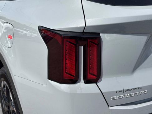 New 2026 Kia Sorento S FWD image 11