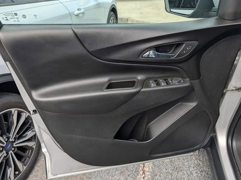 Used 2020 Chevrolet Equinox LT FWD image 19