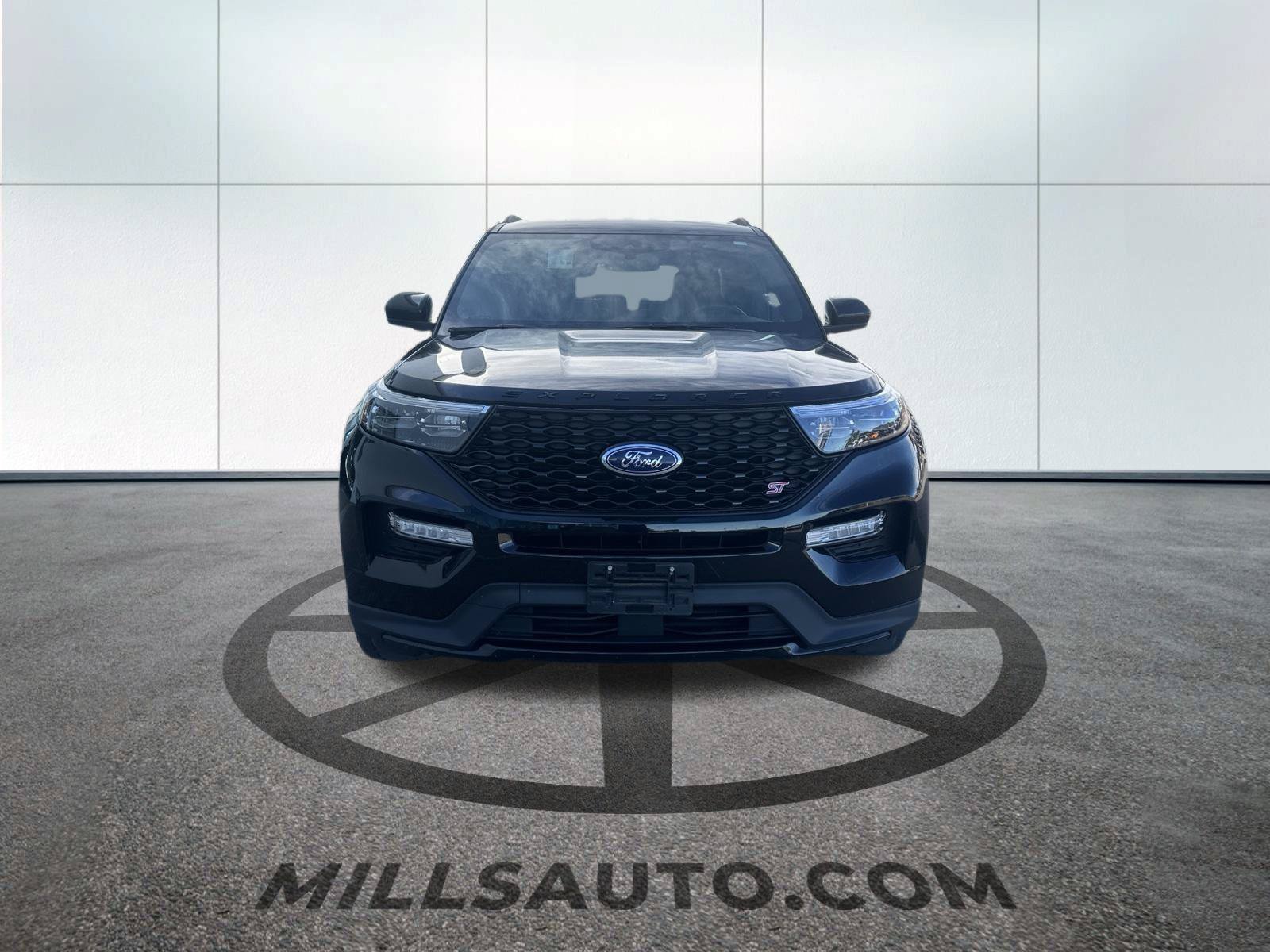 Used 2023 Ford Explorer ST RWD image 2