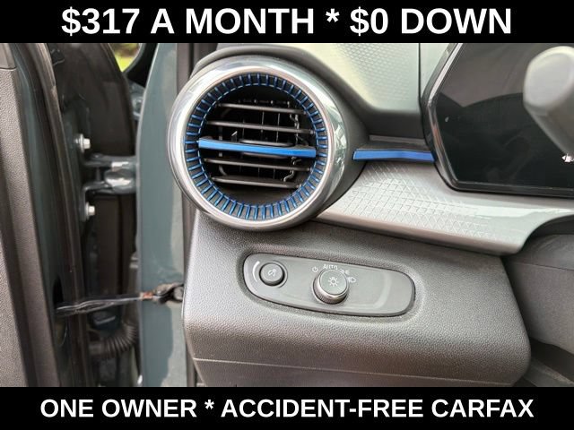 Used 2025 Chevrolet Trax LT FWD image 16