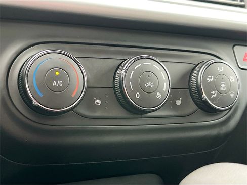 Used 2025 Chevrolet Trax RS w/ Driver Confidence Package image 16