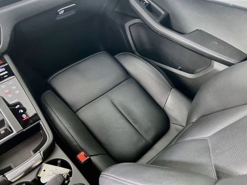 Certified 2023 Porsche Macan AWD/4WD image 26
