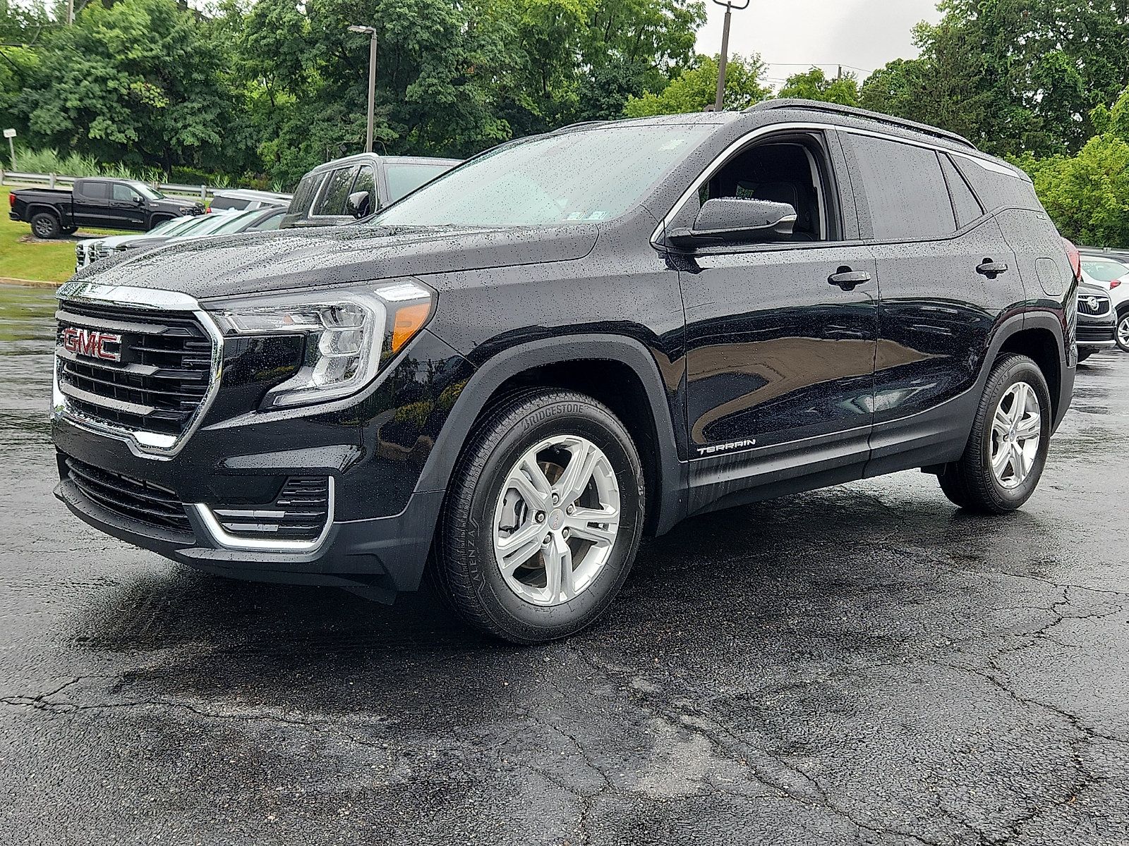 Used 2024 GMC Terrain SLE w/ Driver Convenience Package AWD/4WD image 3