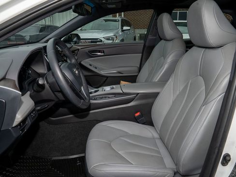 Certified 2021 Toyota Avalon XLE w/ Moonroof Package image 11