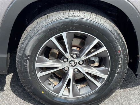 Used 2016 Toyota Highlander XLE FWD image 32