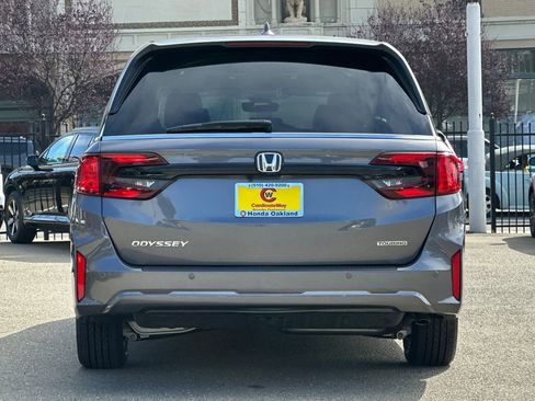 New 2026 Honda Odyssey Touring image 5
