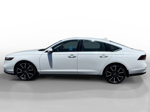 Used 2025 Honda Accord Touring image 2