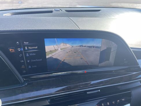 Used 2021 Cadillac Escalade Premium Luxury Platinum image 17