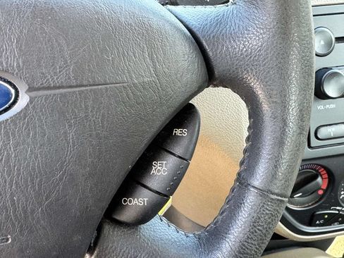 Used 2007 Ford Focus S FWD image 10