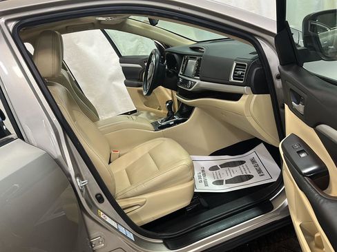 Used 2015 Toyota Highlander XLE image 29