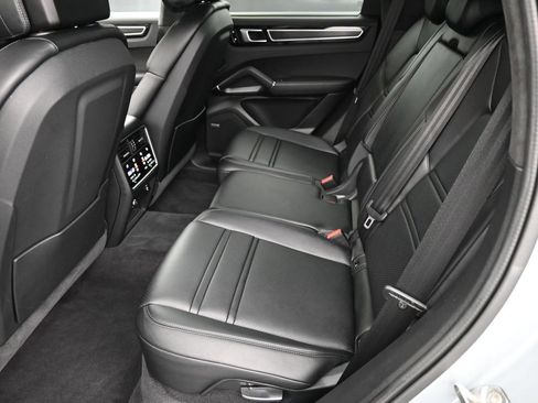 Certified 2021 Porsche Cayenne GTS AWD/4WD image 7