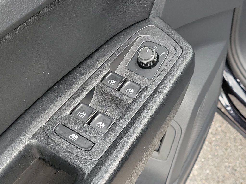 Used 2020 Volkswagen Atlas Cross Sport SE FWD image 19