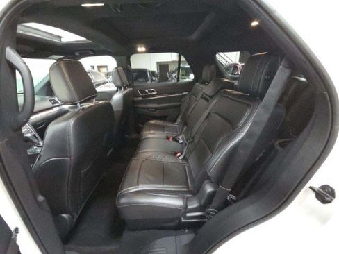 Used 2019 Ford Explorer Platinum AWD/4WD image 6