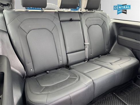 Used 2025 Land Rover Defender 90 X-Dynamic SE image 13