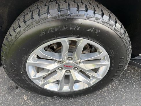 Used 2024 GMC Yukon SLT w/ SLT Luxury Package AWD/4WD image 15
