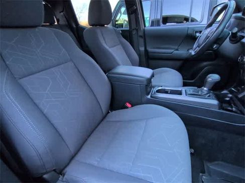 Used 2019 Toyota Tacoma TRD Sport image 21