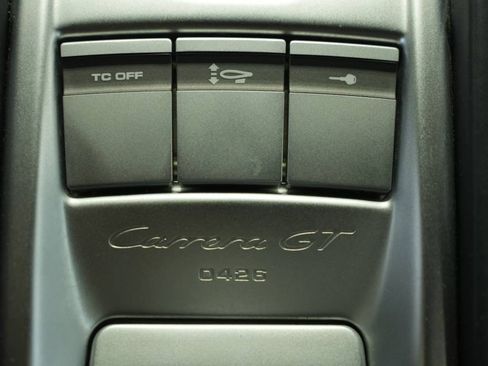 Used 2005 Porsche Carrera GT image 18
