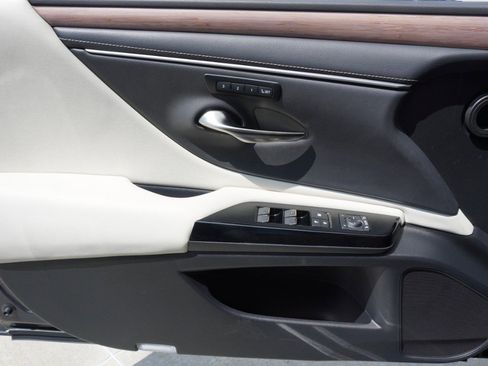 Used 2025 Lexus ES 350 w/ Premium Package image 20