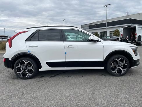 New 2025 Kia Niro EX Touring image 9