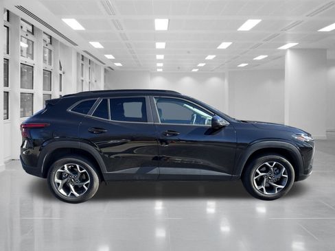 Used 2025 Chevrolet Trax LT image 4