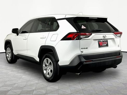 Used 2023 Toyota RAV4 LE AWD/4WD image 4