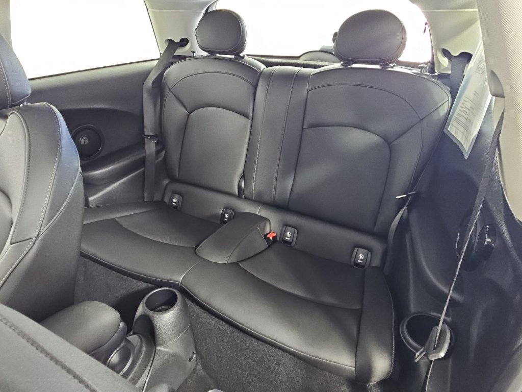Used 2024 MINI Cooper SE FWD image 22