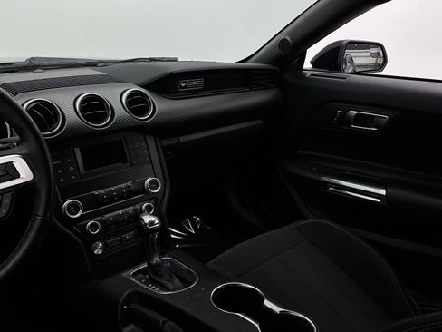 Used 2020 Ford Mustang Coupe RWD image 24
