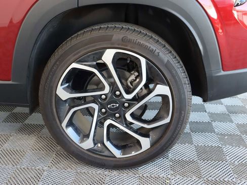 Used 2024 Chevrolet Trax RS w/ Sunroof Package FWD image 16