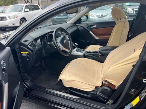 Used 2010 Hyundai Genesis 3.8 image 10