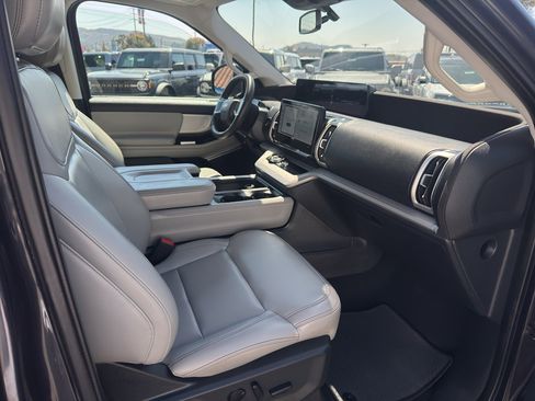 Used 2025 Ford Expedition Active AWD/4WD image 40