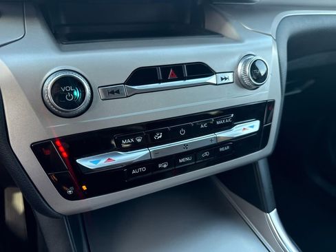 Used 2023 Ford Explorer XLT w/ Equipment Group 202A image 39