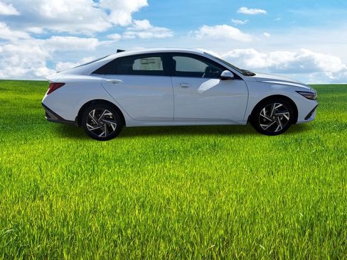 New 2026 Hyundai Elantra Limited FWD image 4