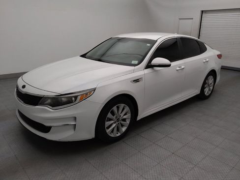 Used 2018 Kia Optima LX w/ 17" Alloy Wheels Package FWD image 2