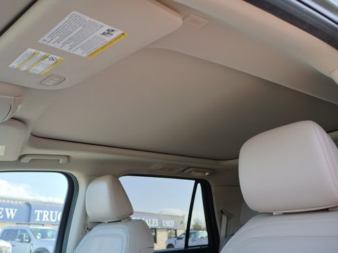 Used 2024 Ford Expedition Limited image 16