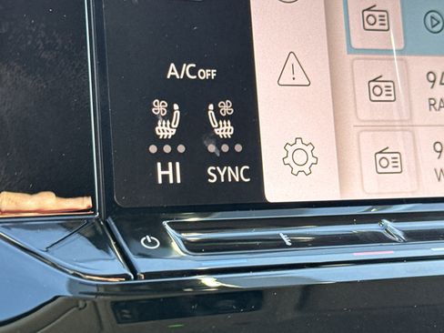 New 2026 Volkswagen Atlas SE image 9