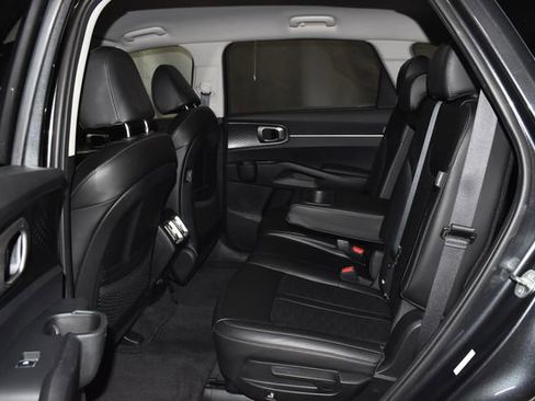 Used 2024 Kia Sorento S image 34