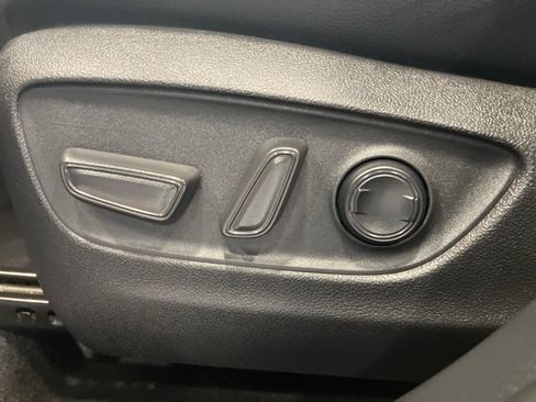 Used 2023 Toyota Highlander XLE image 13